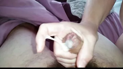 تقوم الزوجة بتدليك ثدييها على الديك ، وتنزيل مقاطع الفيديو الجنسية مجانًا