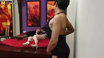 ثلاثة ناضجة الملابس الداخلية التعري الجنس وأشرطة الفيديو