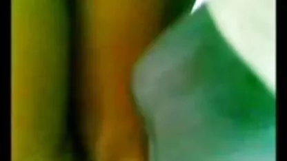 Doo 129: شورت في حافلة أشقر مرتديًا الجينز. الشباب كس الجنس