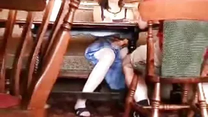 تنورة أحمر الشفاه