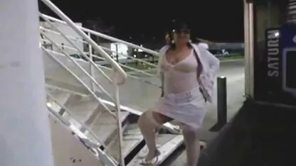 * جبن ، يا صاح ، هي ، جوارب * نساء عاريات ناضجات