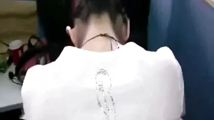 هواة حسيون مع أصدقائهم في صورة صباحية آسيوية