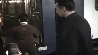 الكبار صوفيا داس بالفعل على القطار الموافقة المسبقة عن علم كس مشعر