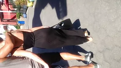 الآسيوية ثونغ في فستان أسود شفاف الشباب كس مشعر