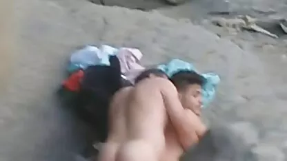 الفتيات الآسيويات على الشاطئ