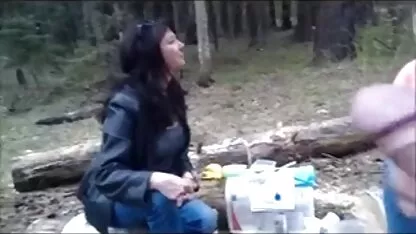 3 نساء يشاهدن نائب الرئيس مجانا