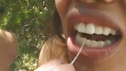 فتاة آسيوية يحصل على الوجه لطيف !!! - يد كس عجوز سخيف