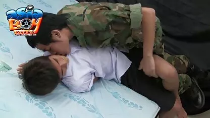 والعسكرية تلعب النساء الشر XXX