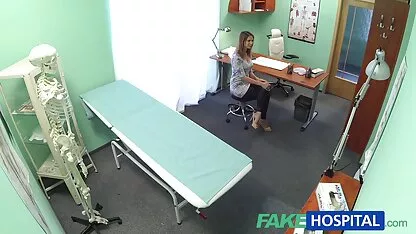 مؤلف العاشق الخفي لطبيبها معارض جنسية مجانية