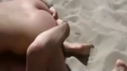شاطئ كس وجوه صغيرة في جوارب