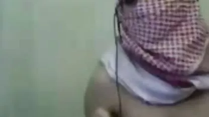 قضية فلسطينية عارية على كاميرا ويب الشعر