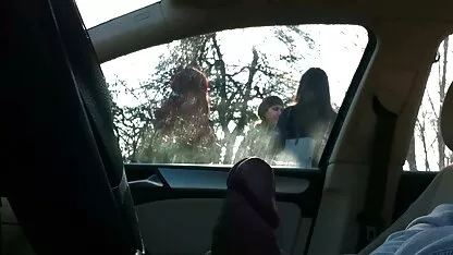 4 فتيات في سيارة حافلة توقف الجدة
