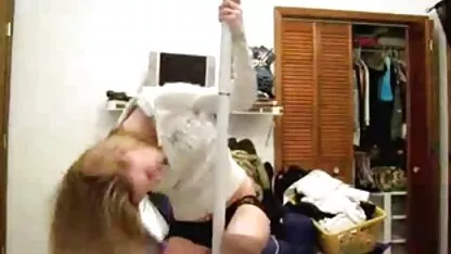 بنت ترقص و تحلق كس و ثدي