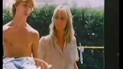 70S الساخنة أمي. جبهة مورو فاتنة المجاور الامهات الناضجة مع صبي صغير